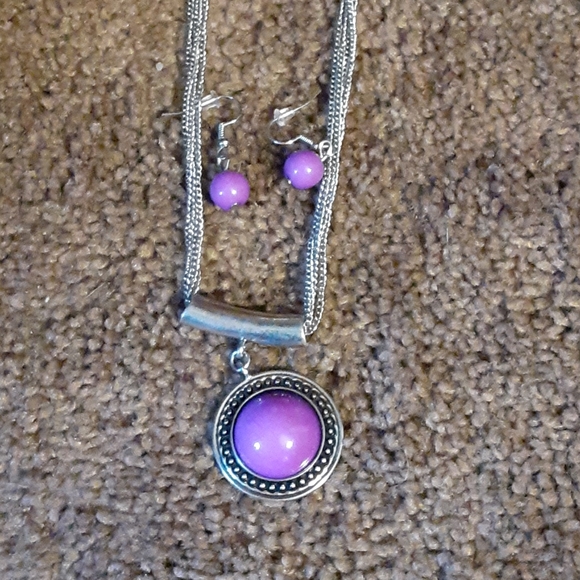 Beautiful Purple necklace, and earrings set. - Picture 2 of 4